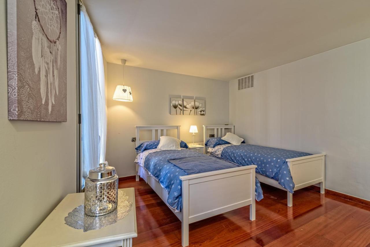 Apartamento Con Encanto En Badalona Luaran gambar