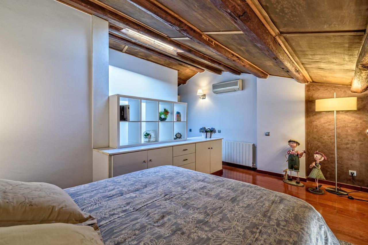Apartamento Con Encanto En Badalona Luaran gambar